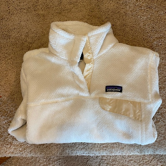 White Fluffy Patagonia Fleece Pull Over - Picture 2 of 3
